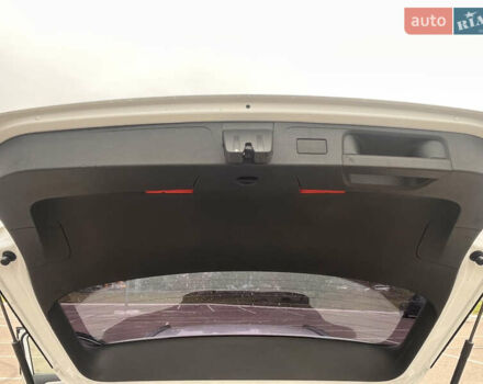 Білий Фольксваген Пассат, об'ємом двигуна 1.97 л та пробігом 312 тис. км за 13200 $, фото 16 на Automoto.ua