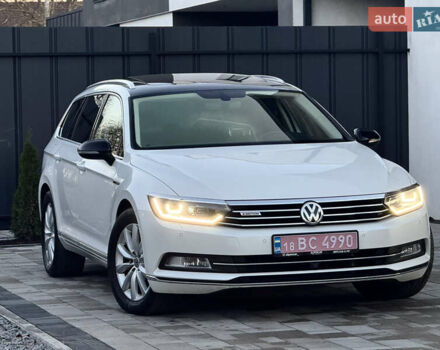 Білий Фольксваген Пассат, об'ємом двигуна 2 л та пробігом 215 тис. км за 16999 $, фото 1 на Automoto.ua