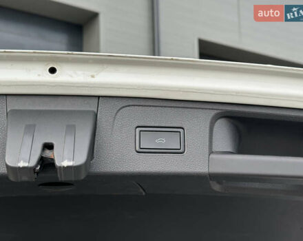 Белый Фольксваген Пассат, объемом двигателя 1.97 л и пробегом 290 тыс. км за 16666 $, фото 23 на Automoto.ua