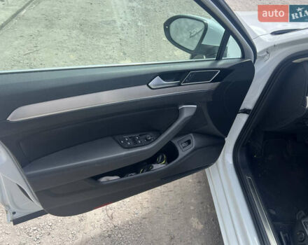 Белый Фольксваген Пассат, объемом двигателя 2 л и пробегом 330 тыс. км за 14500 $, фото 19 на Automoto.ua