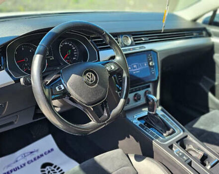 Белый Фольксваген Пассат, объемом двигателя 1.6 л и пробегом 248 тыс. км за 13600 $, фото 6 на Automoto.ua