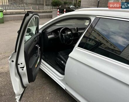 Білий Фольксваген Пассат, об'ємом двигуна 1.97 л та пробігом 290 тис. км за 19200 $, фото 1 на Automoto.ua