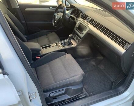 Белый Фольксваген Пассат, объемом двигателя 1.6 л и пробегом 255 тыс. км за 13700 $, фото 13 на Automoto.ua