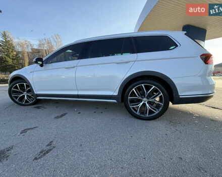 Белый Фольксваген Пассат, объемом двигателя 1.97 л и пробегом 195 тыс. км за 16999 $, фото 17 на Automoto.ua