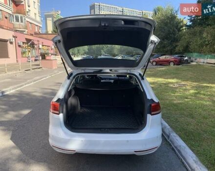 Белый Фольксваген Пассат, объемом двигателя 1.6 л и пробегом 255 тыс. км за 13700 $, фото 15 на Automoto.ua