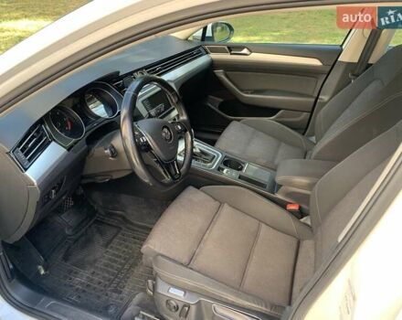 Белый Фольксваген Пассат, объемом двигателя 1.6 л и пробегом 255 тыс. км за 13700 $, фото 10 на Automoto.ua