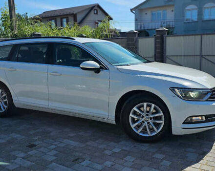 Белый Фольксваген Пассат, объемом двигателя 1.6 л и пробегом 248 тыс. км за 13600 $, фото 2 на Automoto.ua