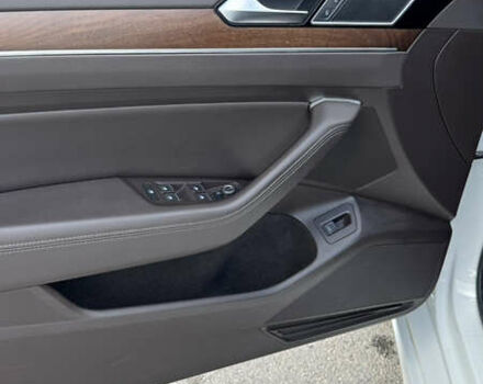 Белый Фольксваген Пассат, объемом двигателя 1.97 л и пробегом 256 тыс. км за 18000 $, фото 14 на Automoto.ua