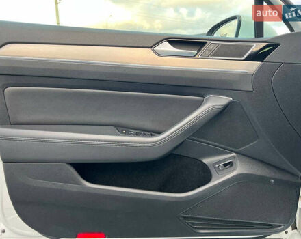 Фольксваген Пассат 2016 в Львове на Automoto.ua Белый Фольксваген Пассат, объемом двигателя 2 л и пробегом 316 тыс. км за 19480 $, фото 14 на Automoto.ua