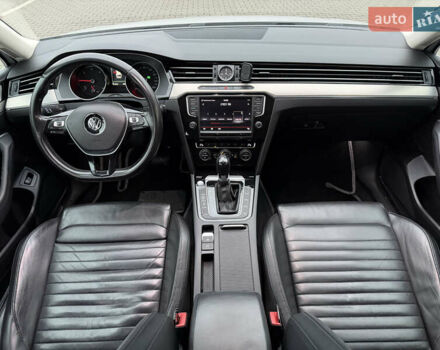 Белый Фольксваген Пассат, объемом двигателя 2 л и пробегом 300 тыс. км за 16200 $, фото 13 на Automoto.ua