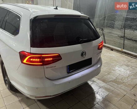 Белый Фольксваген Пассат, объемом двигателя 2 л и пробегом 330 тыс. км за 14500 $, фото 3 на Automoto.ua