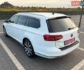 Белый Фольксваген Пассат, объемом двигателя 2 л и пробегом 240 тыс. км за 16444 $, фото 3 на Automoto.ua