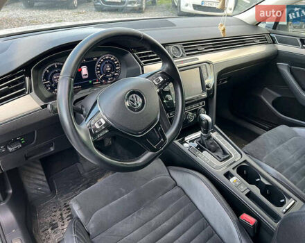Фольксваген Пассат 2016 в Львове на Automoto.ua Белый Фольксваген Пассат, объемом двигателя 2 л и пробегом 316 тыс. км за 19480 $, фото 16 на Automoto.ua
