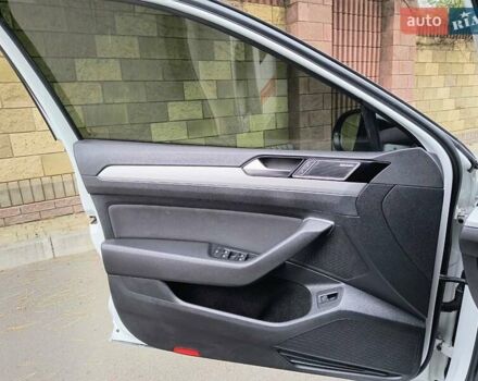 Белый Фольксваген Пассат, объемом двигателя 1.97 л и пробегом 268 тыс. км за 17000 $, фото 10 на Automoto.ua