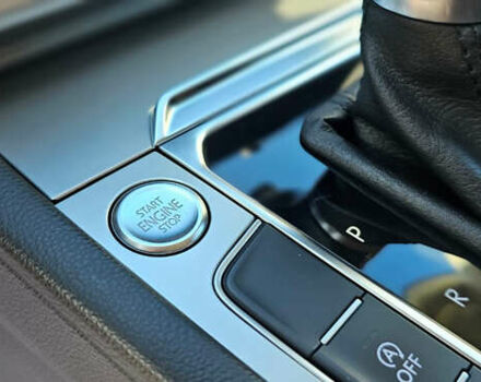 Белый Фольксваген Пассат, объемом двигателя 1.6 л и пробегом 248 тыс. км за 13600 $, фото 10 на Automoto.ua