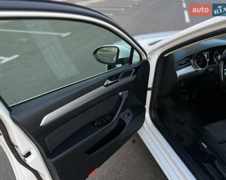 Белый Фольксваген Пассат, объемом двигателя 1.97 л и пробегом 290 тыс. км за 16499 $, фото 9 на Automoto.ua