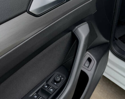 Белый Фольксваген Пассат, объемом двигателя 1.6 л и пробегом 274 тыс. км за 13399 $, фото 8 на Automoto.ua