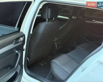 Белый Фольксваген Пассат, объемом двигателя 1.6 л и пробегом 200 тыс. км за 12900 $, фото 18 на Automoto.ua