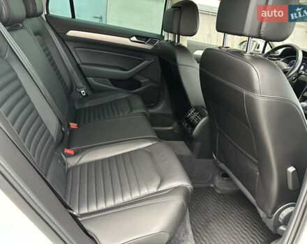 Белый Фольксваген Пассат, объемом двигателя 2 л и пробегом 260 тыс. км за 18250 $, фото 20 на Automoto.ua