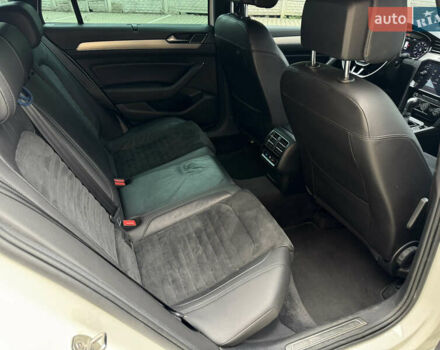 Белый Фольксваген Пассат, объемом двигателя 1.6 л и пробегом 262 тыс. км за 16000 $, фото 18 на Automoto.ua