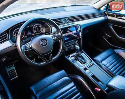 Фольксваген Пассат 2017 в Днепре (Днепропетровске) на Automoto.ua Белый Фольксваген Пассат, объемом двигателя 1.97 л и пробегом 250 тыс. км за 19300 $, фото 7 на Automoto.ua