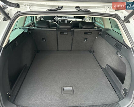 Белый Фольксваген Пассат, объемом двигателя 2 л и пробегом 260 тыс. км за 18250 $, фото 36 на Automoto.ua