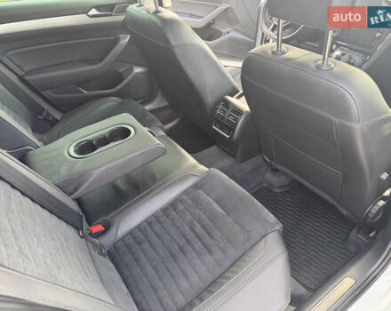 Фольксваген Пассат 2017 в Харькове на Automoto.ua Белый Фольксваген Пассат, объемом двигателя 1.97 л и пробегом 308 тыс. км за 16300 $, фото 13 на Automoto.ua