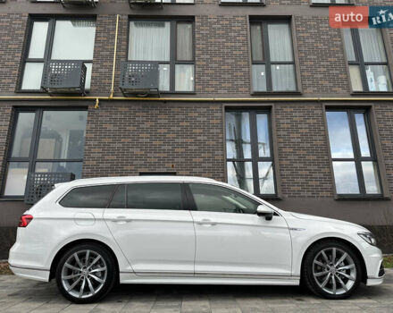 Белый Фольксваген Пассат, объемом двигателя 2 л и пробегом 260 тыс. км за 18250 $, фото 7 на Automoto.ua