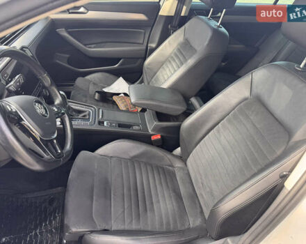 Фольксваген Пассат 2017 в Харькове на Automoto.ua Белый Фольксваген Пассат, объемом двигателя 1.97 л и пробегом 308 тыс. км за 16300 $, фото 8 на Automoto.ua
