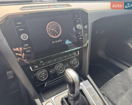 Фольксваген Пассат 2017 в Харькове на Automoto.ua Белый Фольксваген Пассат, объемом двигателя 1.97 л и пробегом 308 тыс. км за 16300 $, фото 9 на Automoto.ua