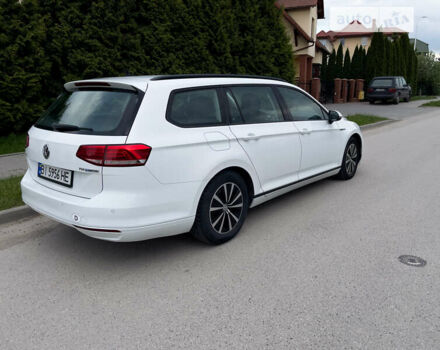 Белый Фольксваген Пассат, объемом двигателя 1.6 л и пробегом 274 тыс. км за 13399 $, фото 4 на Automoto.ua