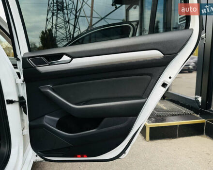 Белый Фольксваген Пассат, объемом двигателя 1.97 л и пробегом 197 тыс. км за 14800 $, фото 21 на Automoto.ua