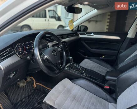 Белый Фольксваген Пассат, объемом двигателя 1.97 л и пробегом 289 тыс. км за 16800 $, фото 9 на Automoto.ua