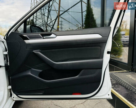 Белый Фольксваген Пассат, объемом двигателя 1.97 л и пробегом 197 тыс. км за 14800 $, фото 24 на Automoto.ua