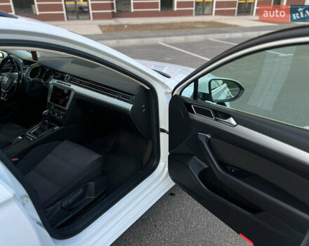 Белый Фольксваген Пассат, объемом двигателя 1.97 л и пробегом 290 тыс. км за 16499 $, фото 13 на Automoto.ua