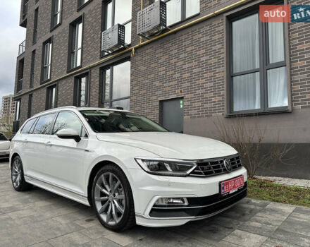Белый Фольксваген Пассат, объемом двигателя 2 л и пробегом 260 тыс. км за 18250 $, фото 1 на Automoto.ua