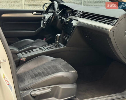 Белый Фольксваген Пассат, объемом двигателя 1.6 л и пробегом 262 тыс. км за 16000 $, фото 25 на Automoto.ua