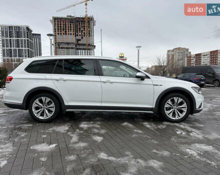 Белый Фольксваген Пассат, объемом двигателя 1.97 л и пробегом 267 тыс. км за 19500 $, фото 4 на Automoto.ua