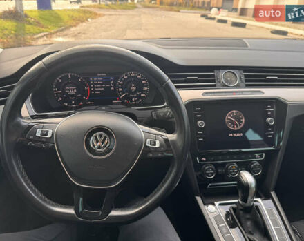 Фольксваген Пассат 2017 в Харькове на Automoto.ua Белый Фольксваген Пассат, объемом двигателя 1.97 л и пробегом 308 тыс. км за 16300 $, фото 11 на Automoto.ua
