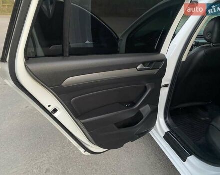 Білий Фольксваген Пассат, об'ємом двигуна 1.97 л та пробігом 381 тис. км за 11850 $, фото 18 на Automoto.ua