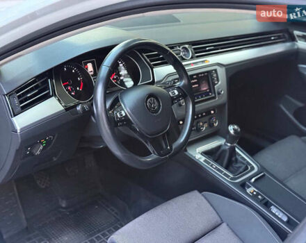 Белый Фольксваген Пассат, объемом двигателя 1.6 л и пробегом 200 тыс. км за 12900 $, фото 10 на Automoto.ua