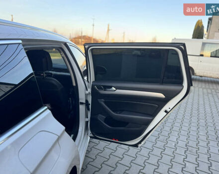 Белый Фольксваген Пассат, объемом двигателя 1.97 л и пробегом 289 тыс. км за 16800 $, фото 19 на Automoto.ua