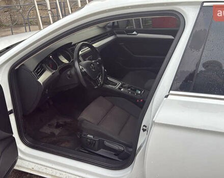 Белый Фольксваген Пассат, объемом двигателя 2 л и пробегом 198 тыс. км за 13400 $, фото 4 на Automoto.ua