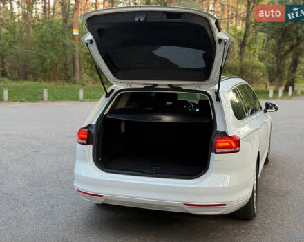 Белый Фольксваген Пассат, объемом двигателя 1.6 л и пробегом 200 тыс. км за 12900 $, фото 21 на Automoto.ua