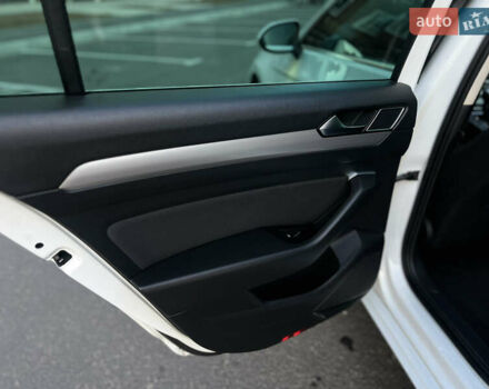 Белый Фольксваген Пассат, объемом двигателя 1.97 л и пробегом 290 тыс. км за 16499 $, фото 18 на Automoto.ua