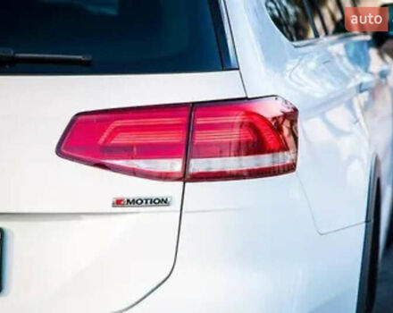 Фольксваген Пассат 2017 в Днепре (Днепропетровске) на Automoto.ua Белый Фольксваген Пассат, объемом двигателя 1.97 л и пробегом 250 тыс. км за 19300 $, фото 2 на Automoto.ua