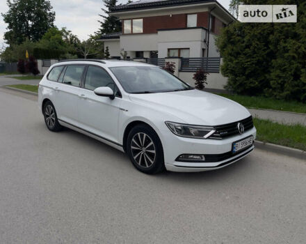 Белый Фольксваген Пассат, объемом двигателя 1.6 л и пробегом 274 тыс. км за 13399 $, фото 1 на Automoto.ua