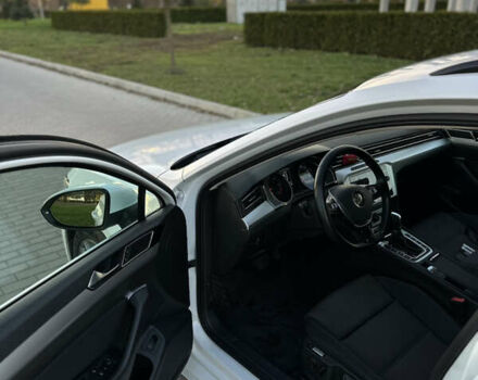 Белый Фольксваген Пассат, объемом двигателя 1.97 л и пробегом 290 тыс. км за 15799 $, фото 12 на Automoto.ua