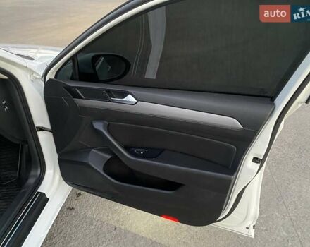 Білий Фольксваген Пассат, об'ємом двигуна 1.97 л та пробігом 380 тис. км за 12350 $, фото 18 на Automoto.ua