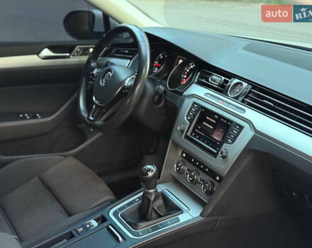 Белый Фольксваген Пассат, объемом двигателя 1.6 л и пробегом 200 тыс. км за 12900 $, фото 23 на Automoto.ua